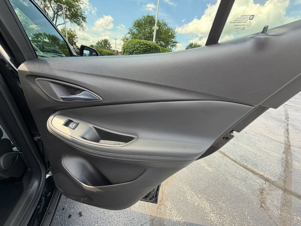 Certified 2023 Buick Encore GX Preferred FWD image 17