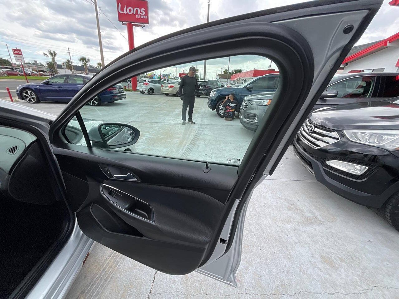Used 2018 Chevrolet Cruze LS FWD image 14