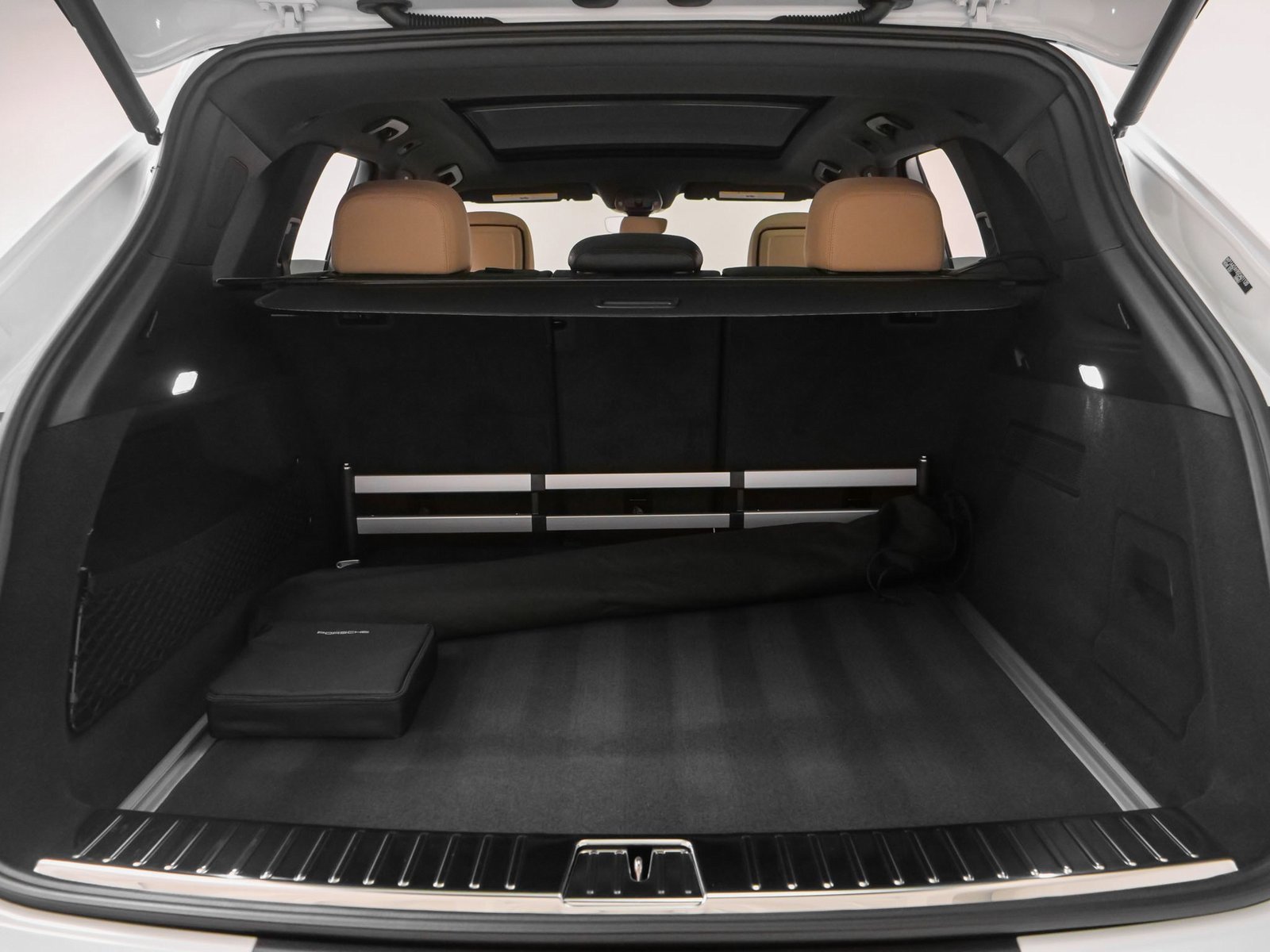 Used 2025 Porsche Cayenne image 8