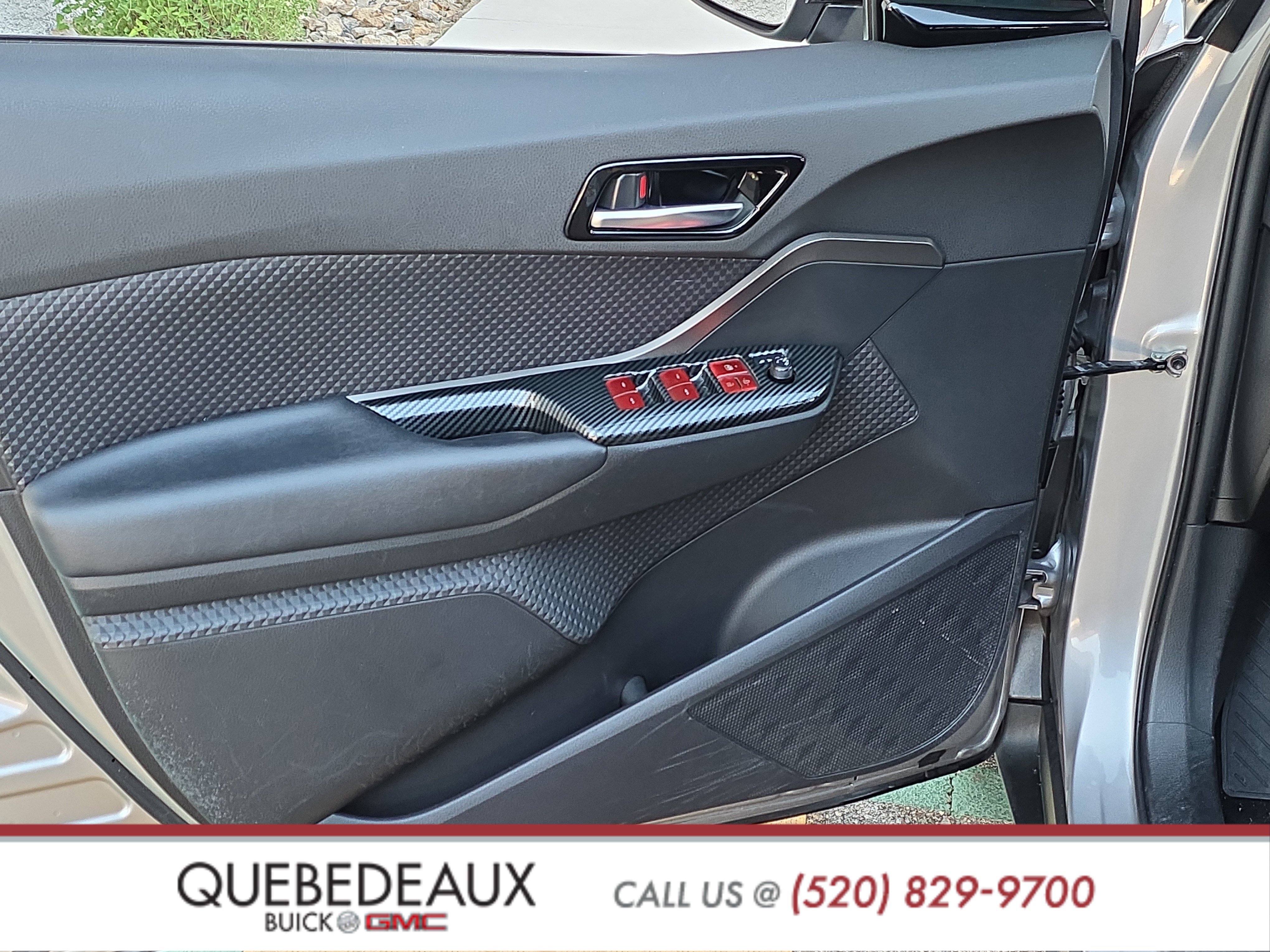Used 2019 Toyota C-HR XLE FWD image 9