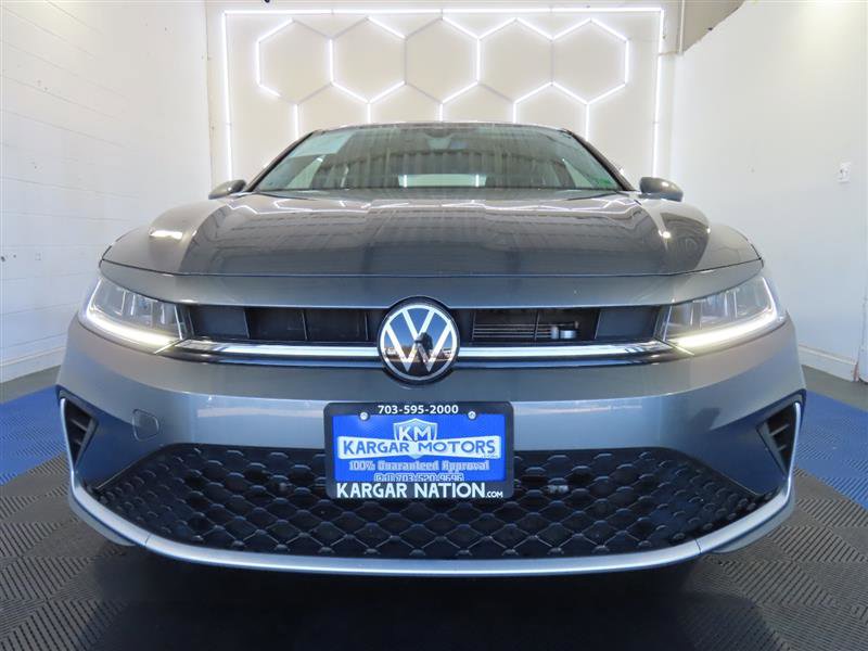 Used 2025 Volkswagen Jetta SE image 2