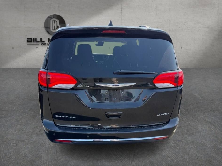 Used 2019 Chrysler Pacifica Limited w/ Tire & Wheel Group FWD image 3