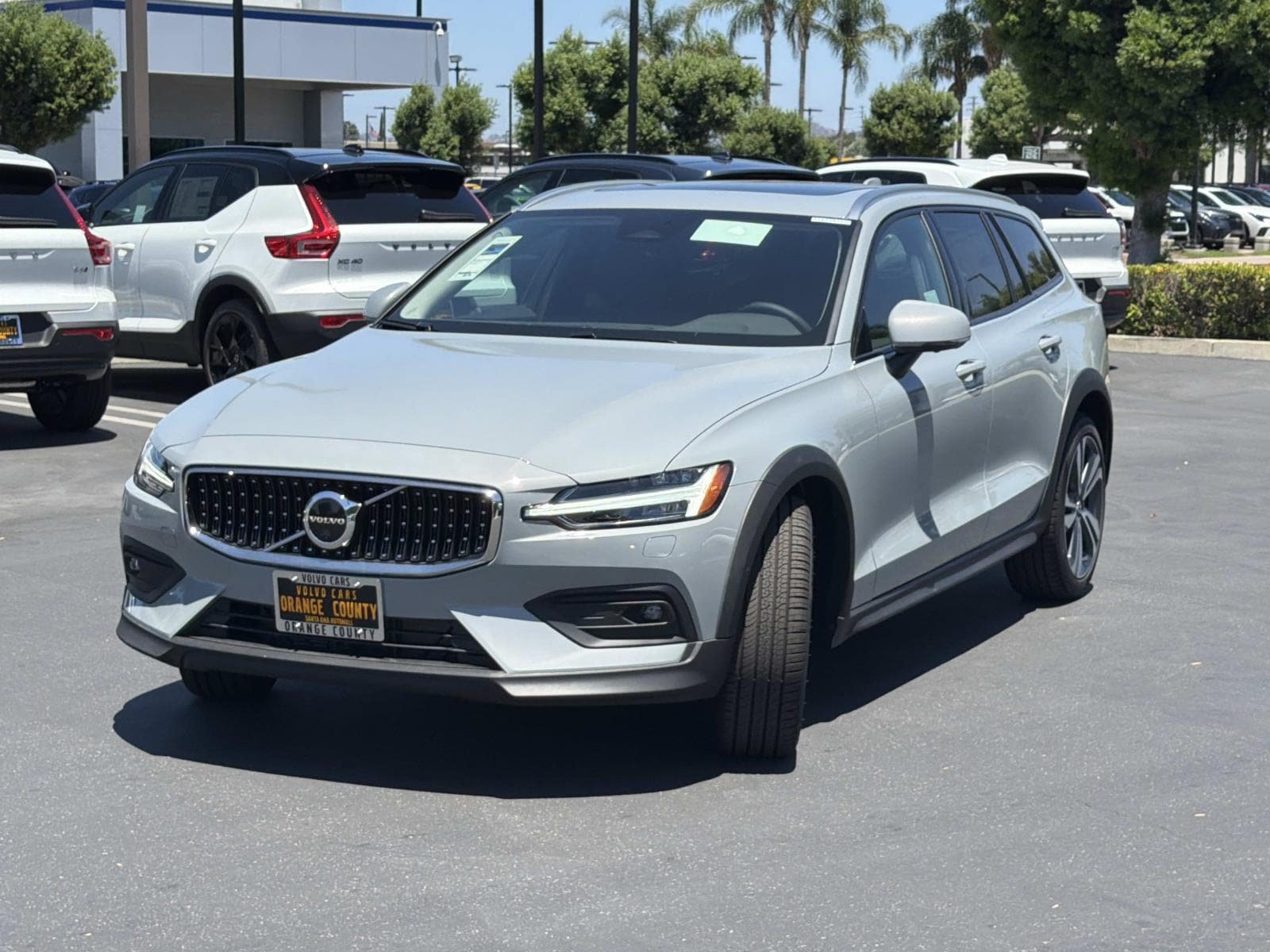 New 2026 Volvo V60 B5 Cross Country Plus w/ Climate Package AWD/4WD image 3
