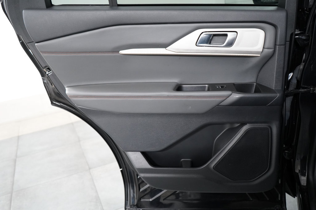 Certified 2025 Ford Explorer Active RWD image 32