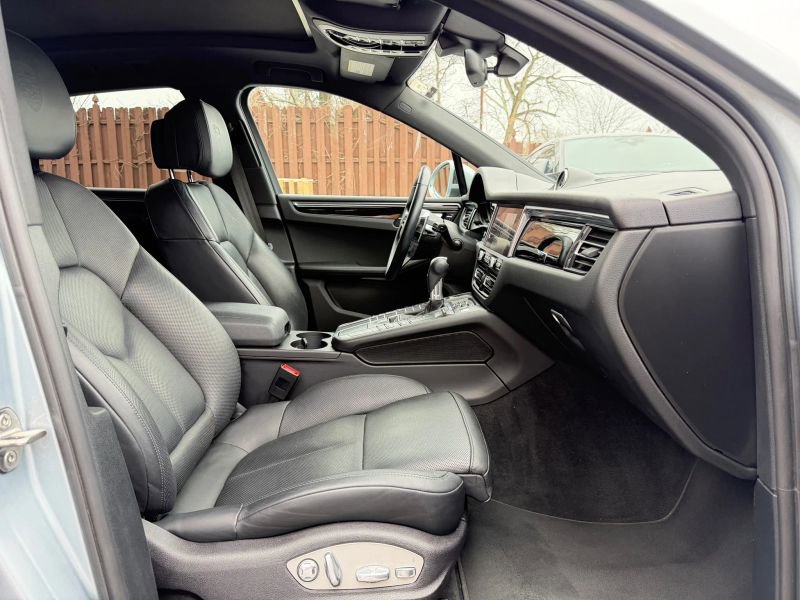 Used 2021 Porsche Macan AWD/4WD image 25