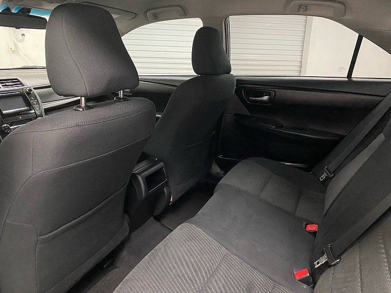 Used 2015 Toyota Camry LE image 10