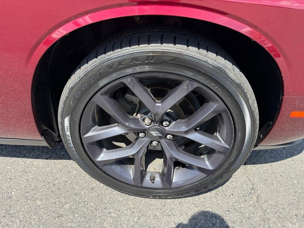 Used 2020 Dodge Challenger SXT w/ Driver Convenience Group RWD image 15