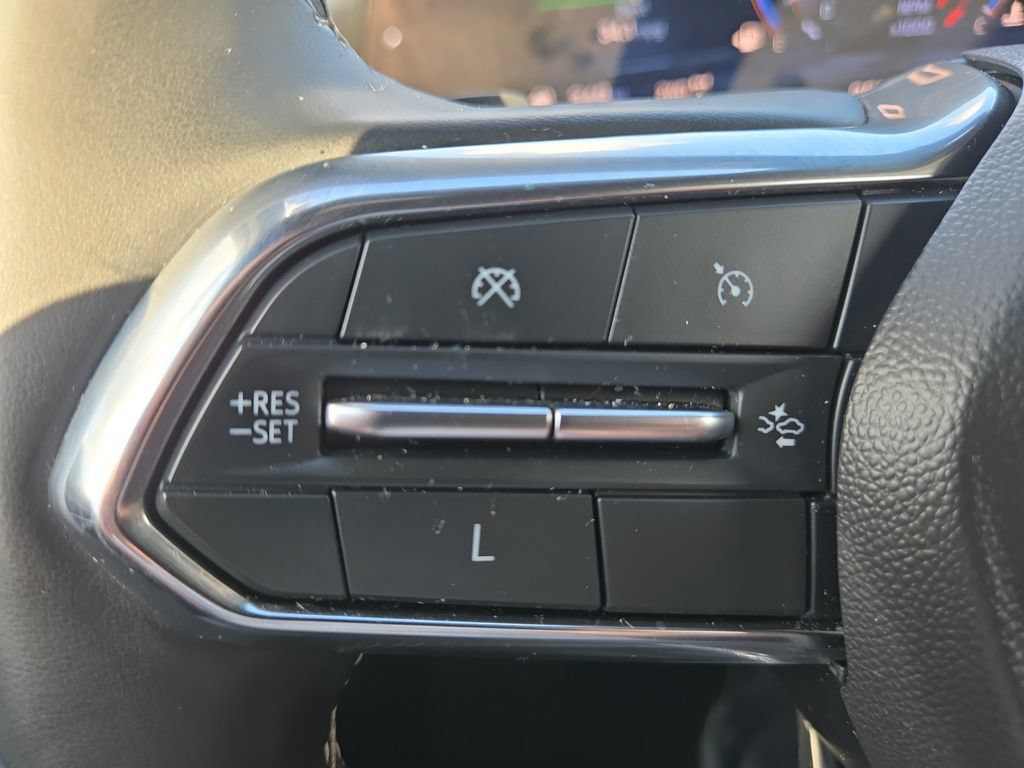 Used 2025 Chevrolet Traverse LT AWD/4WD image 17