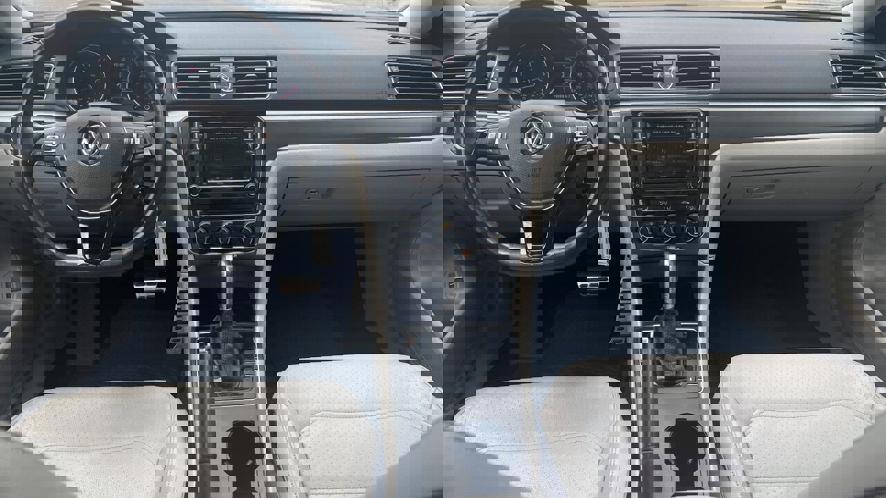 Used 2017 Volkswagen Passat 1.8T R-Line w/ R-Line Lighting Package FWD image 9