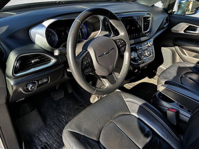 Used 2018 Chrysler Pacifica Touring-L w/ Premium Audio Group image 10