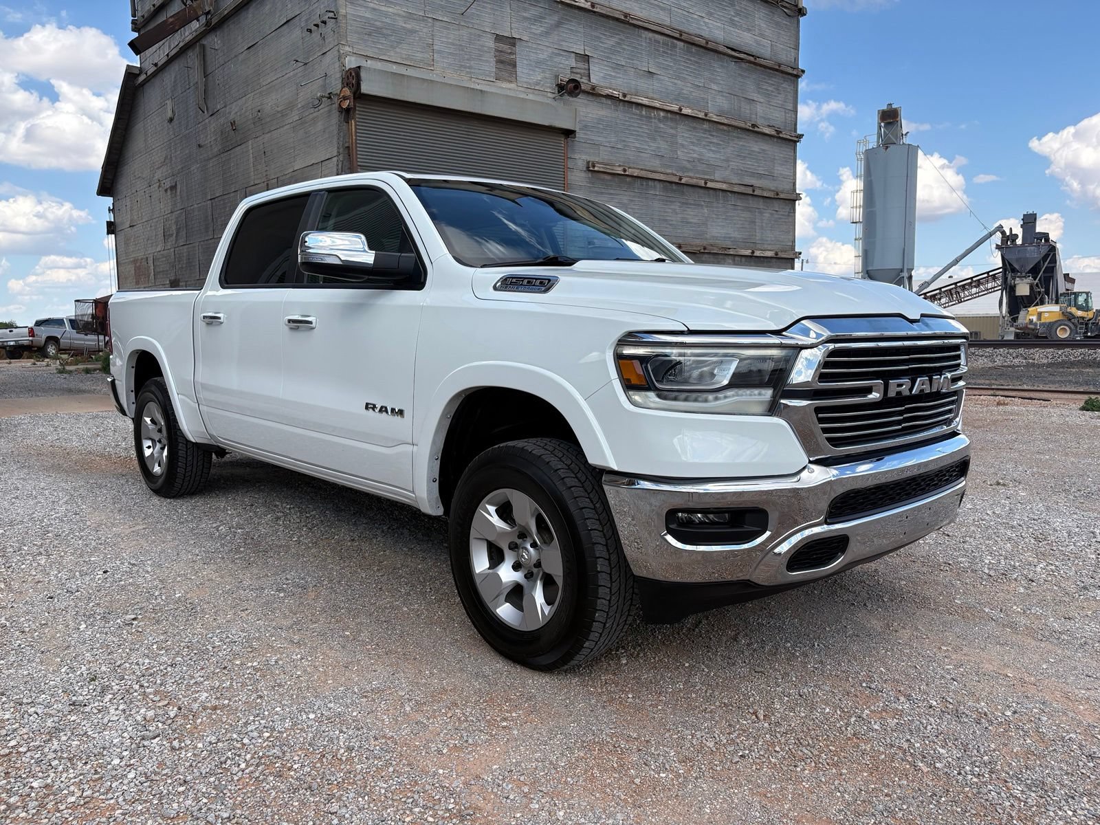 Used 2022 RAM 1500 Laramie AWD/4WD image 2
