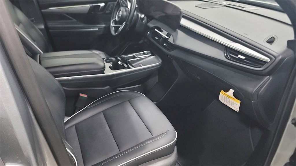 Used 2025 Buick Enclave Preferred image 7