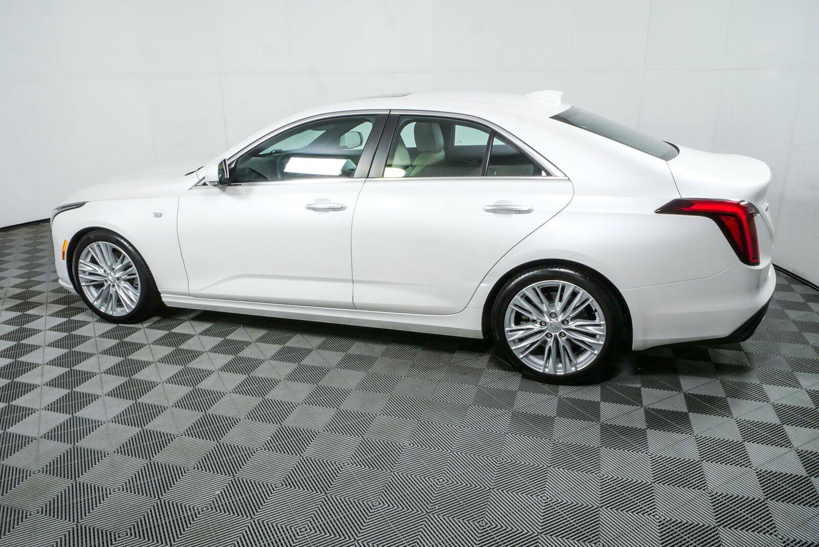 Used 2021 Cadillac CT4 Premium Luxury RWD image 30