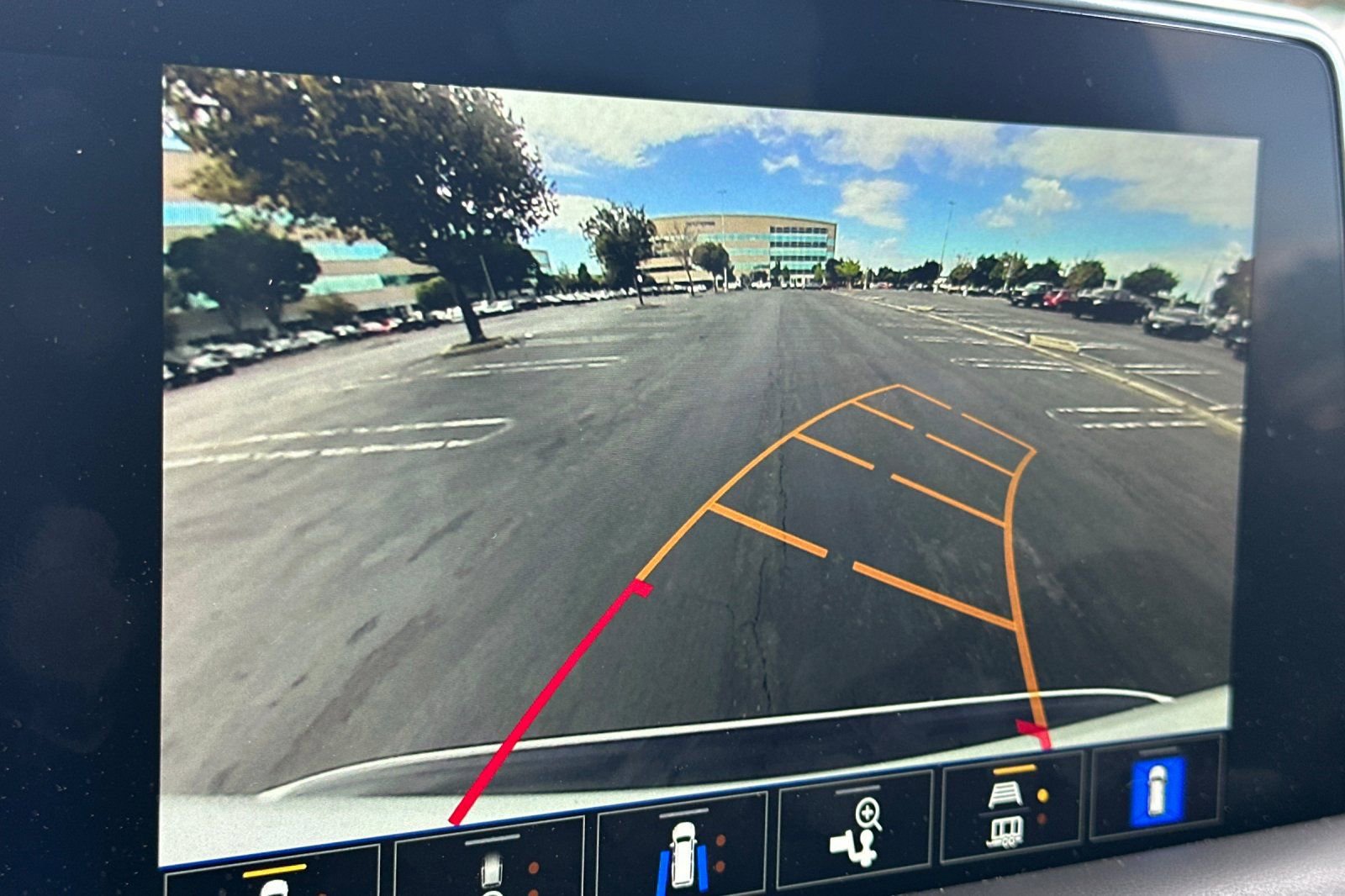 Used 2022 Chevrolet Tahoe Z71 w/ Z71 Off-Road Package AWD/4WD image 27