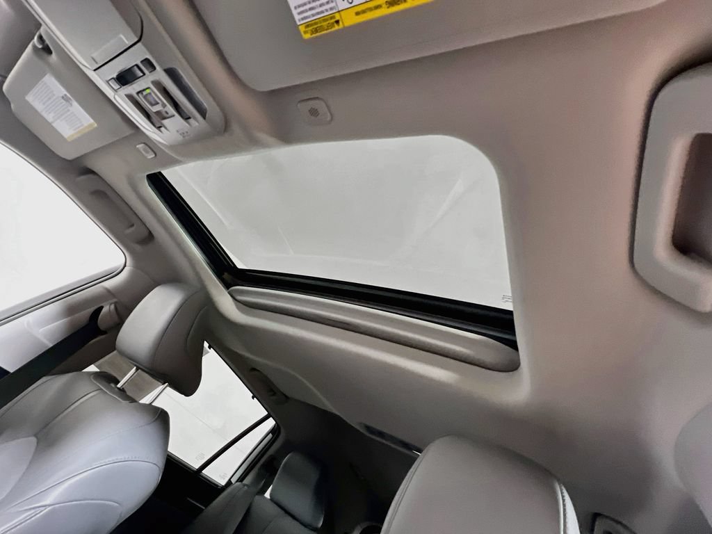 Certified 2023 Toyota Highlander Limited AWD/4WD image 20