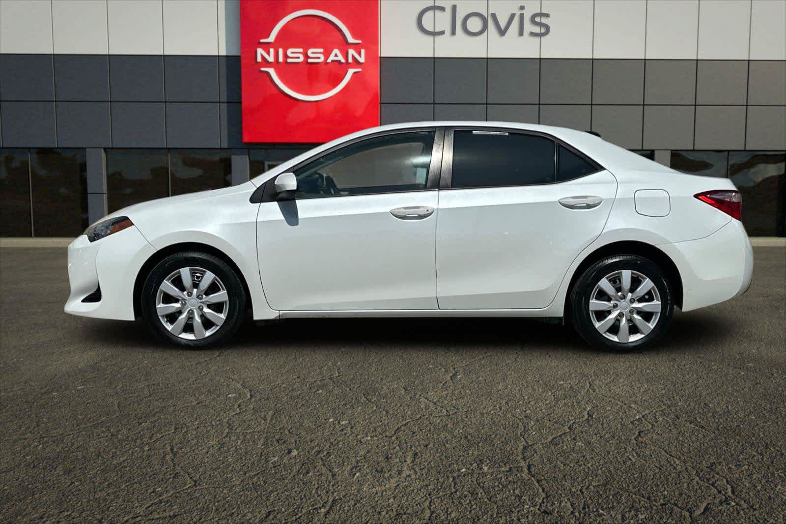 Used 2017 Toyota Corolla LE w/ Carpet Mat Package (TMS) FWD image 6