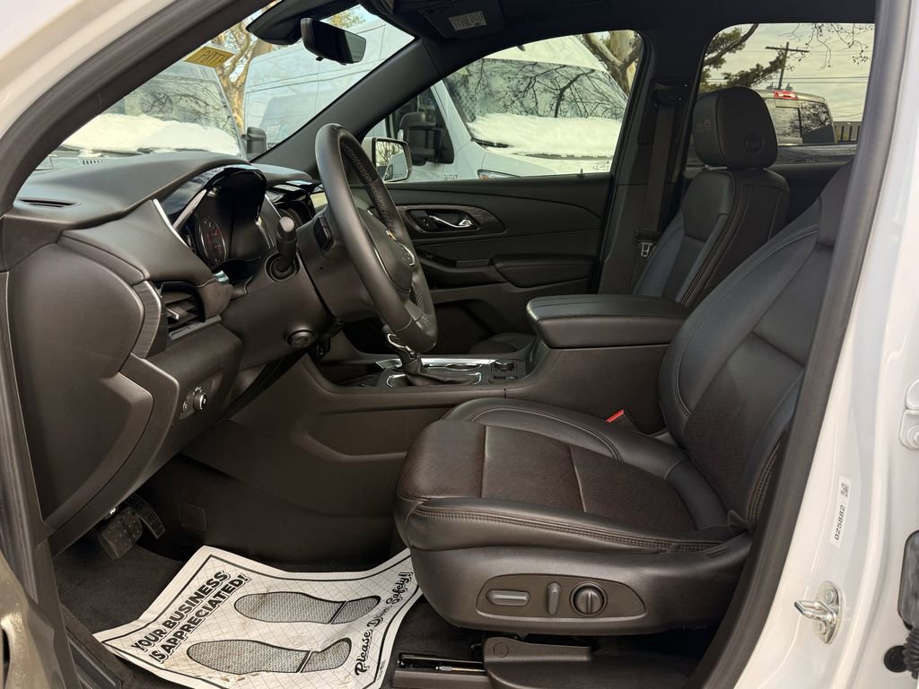 Used 2023 Chevrolet Traverse High Country image 11