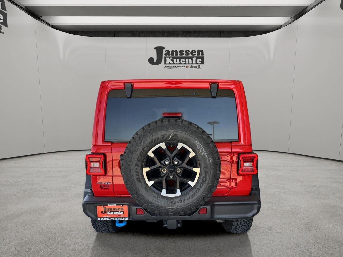 Used 2025 Jeep Wrangler Unlimited Rubicon 4xe w/ Convenience Group AWD/4WD image 2