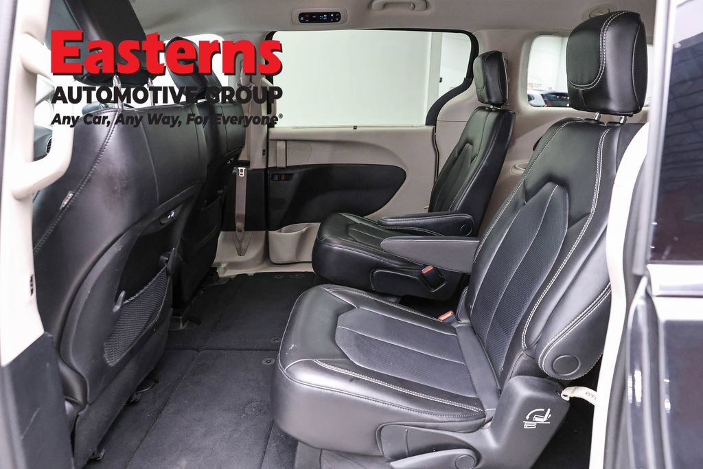 Used 2023 Chrysler Pacifica Touring-L FWD image 22