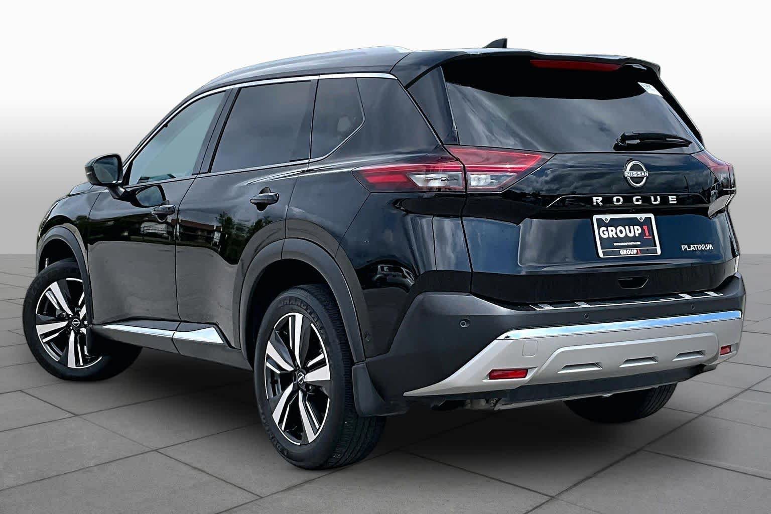 Used 2023 Nissan Rogue Platinum FWD image 12