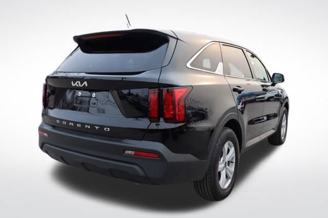 Used 2022 Kia Sorento LX image 12