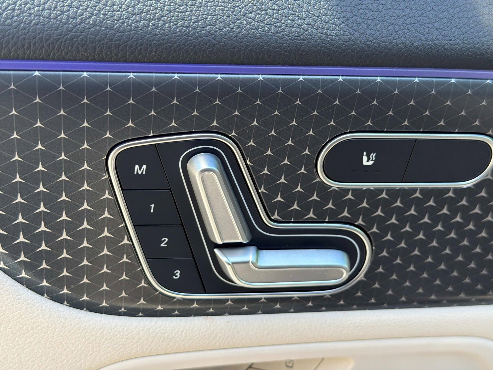 Used 2025 Mercedes-Benz GLA 250 4MATIC image 32