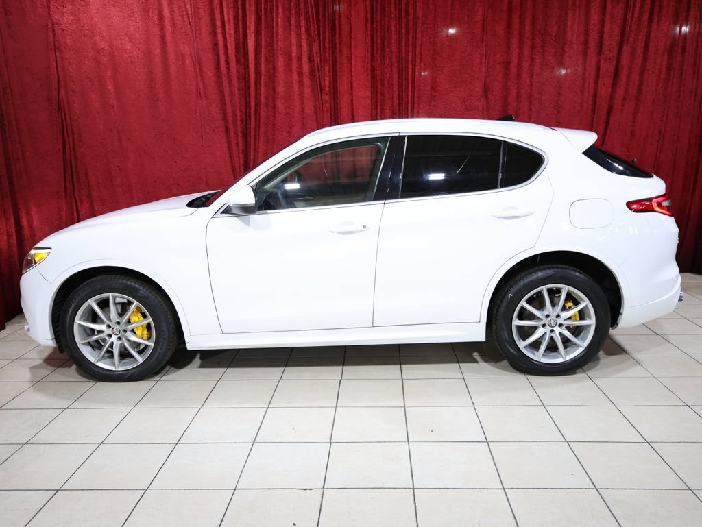 Used 2021 Alfa Romeo Stelvio Ti w/ Premium Package AWD/4WD image 4