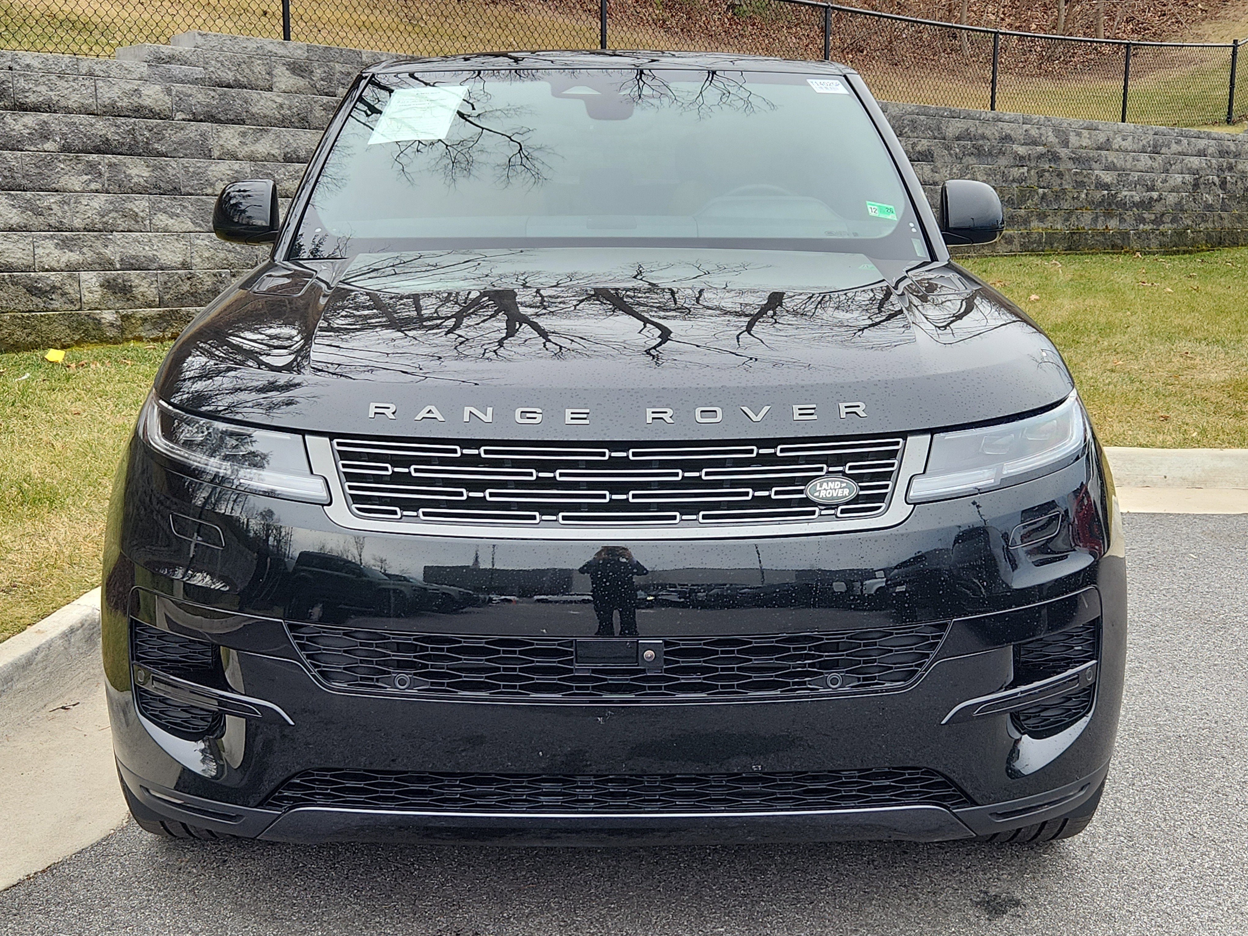 Used 2025 Land Rover Range Rover Sport SE image 9