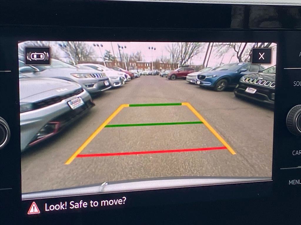 Used 2025 Volkswagen Taos SE image 15