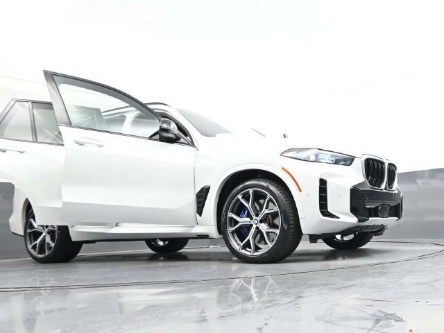 Used 2025 BMW X5 M60i AWD/4WD image 44