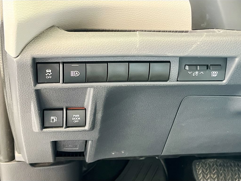 Used 2023 Toyota Sienna LE FWD image 10