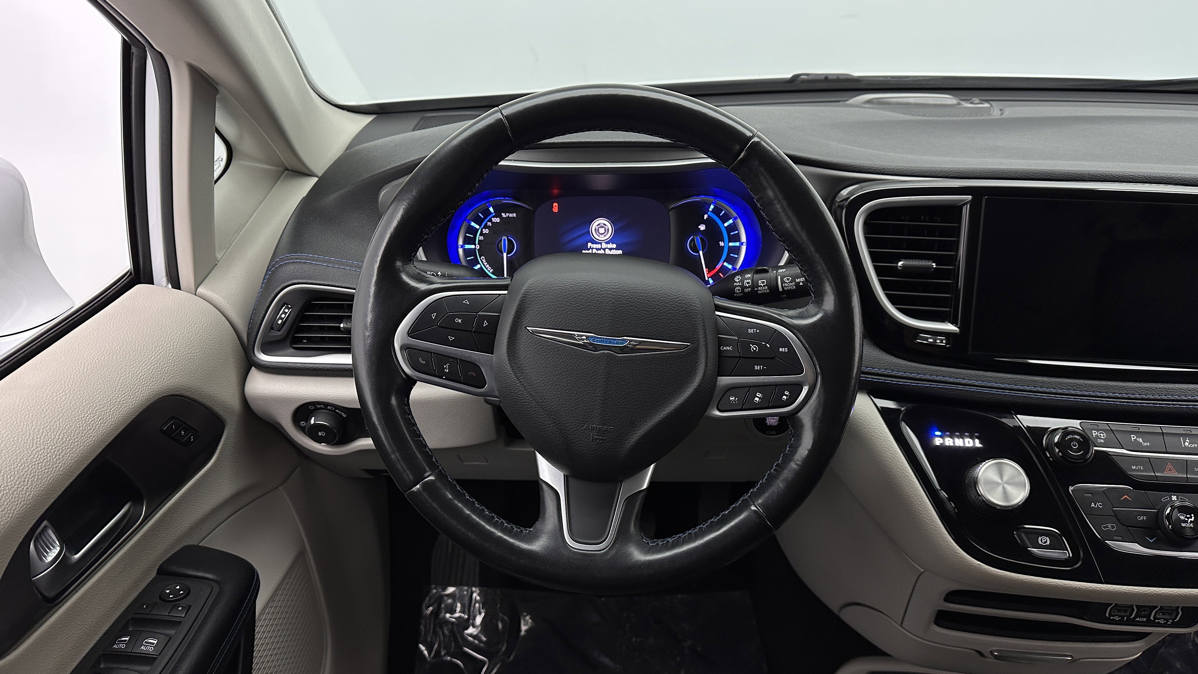 Used 2021 Chrysler Pacifica Touring-L FWD image 26