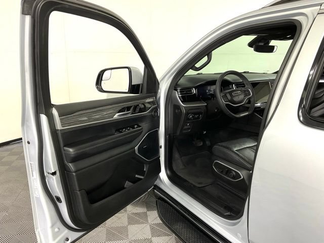 Used 2022 Jeep Wagoneer Series II w/ Rear Seat Video Group 1 AWD/4WD image 24