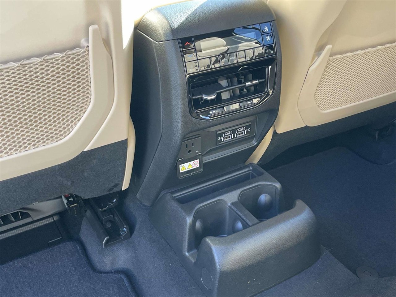 New 2025 Jeep Grand Cherokee L Limited w/ Black Appearance Package image 30