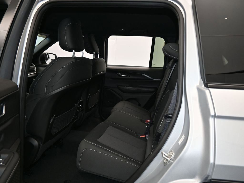 Used 2024 Jeep Grand Cherokee Laredo w/ Trailer Tow Package image 22