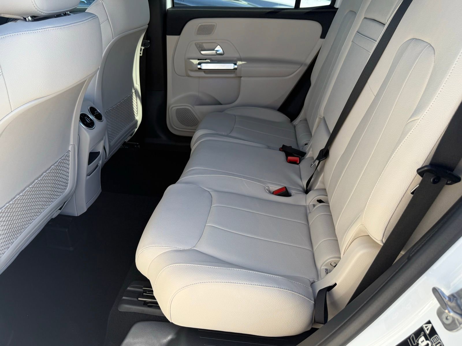 New 2025 Mercedes-Benz GLB 250 image 25