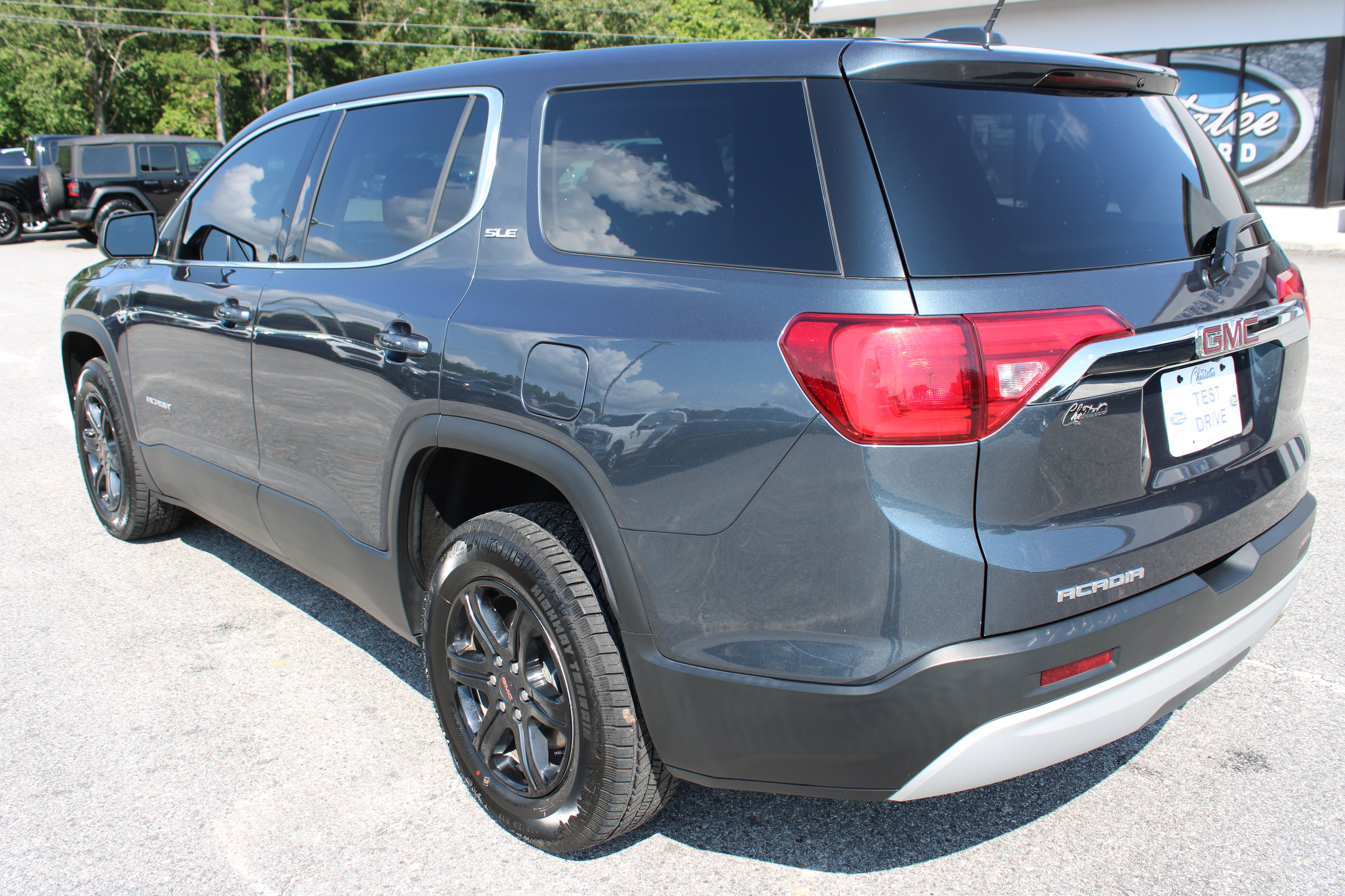 Used 2019 GMC Acadia SLE FWD image 8