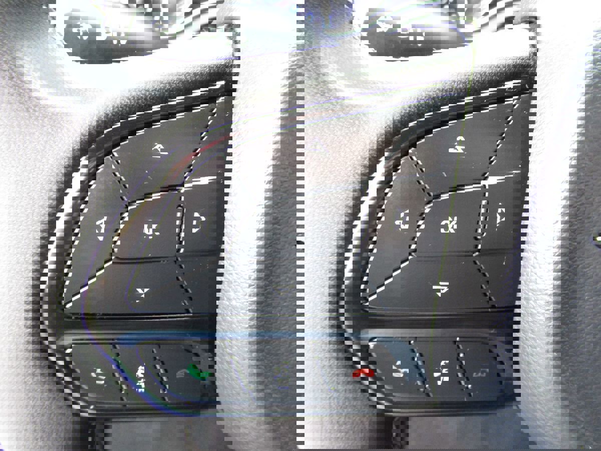 Used 2025 Chrysler Pacifica Limited image 9