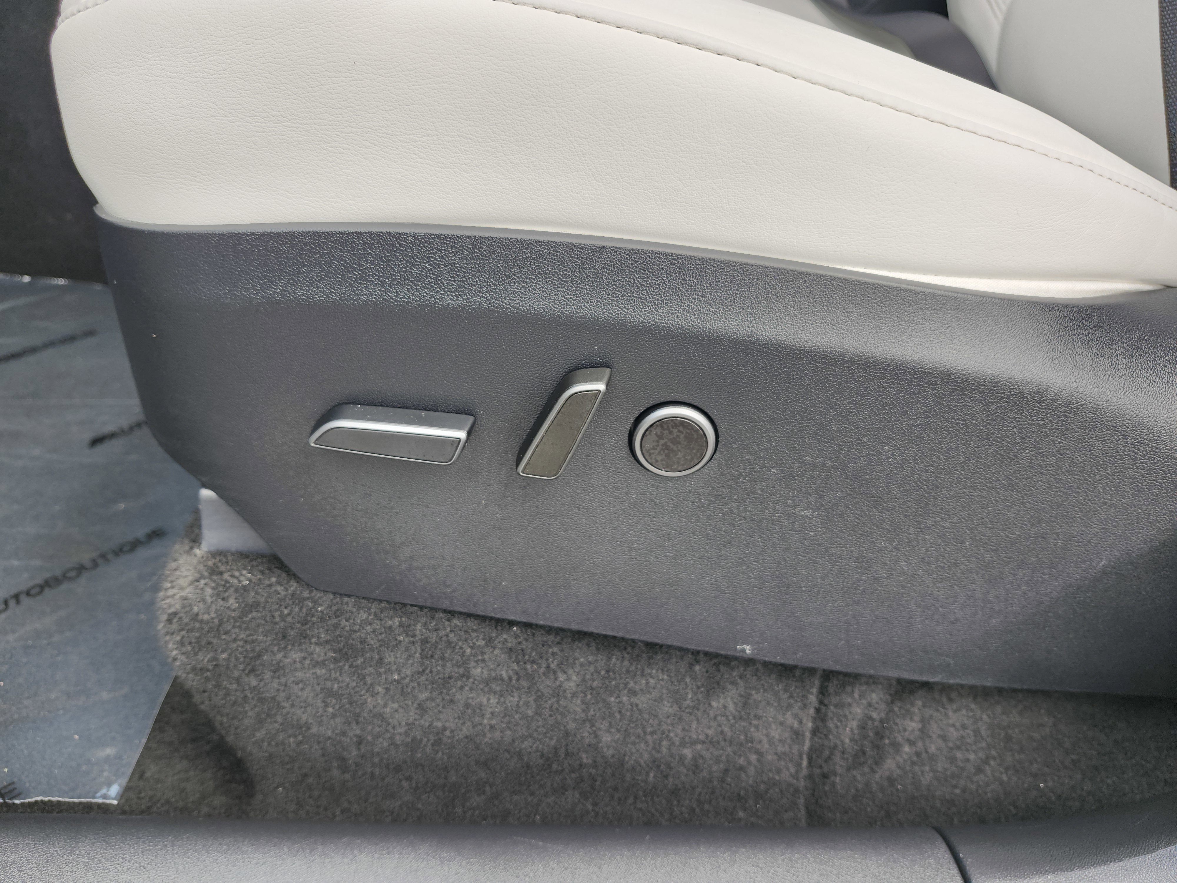 Used 2024 Tesla Model Y Long Range image 24