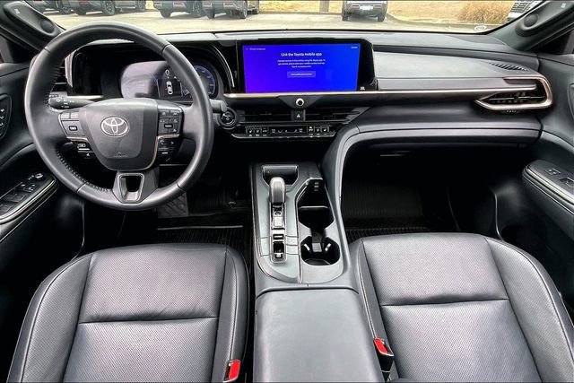 Used 2023 Toyota Crown Limited AWD/4WD image 7