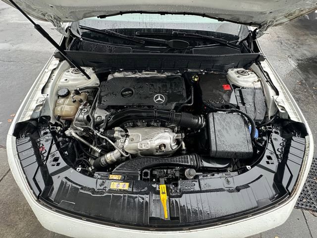 Used 2021 Mercedes-Benz GLB 250 4MATIC image 31