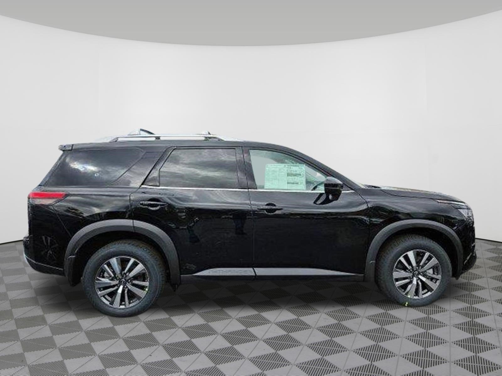 Certified 2025 Nissan Pathfinder SL AWD/4WD image 3