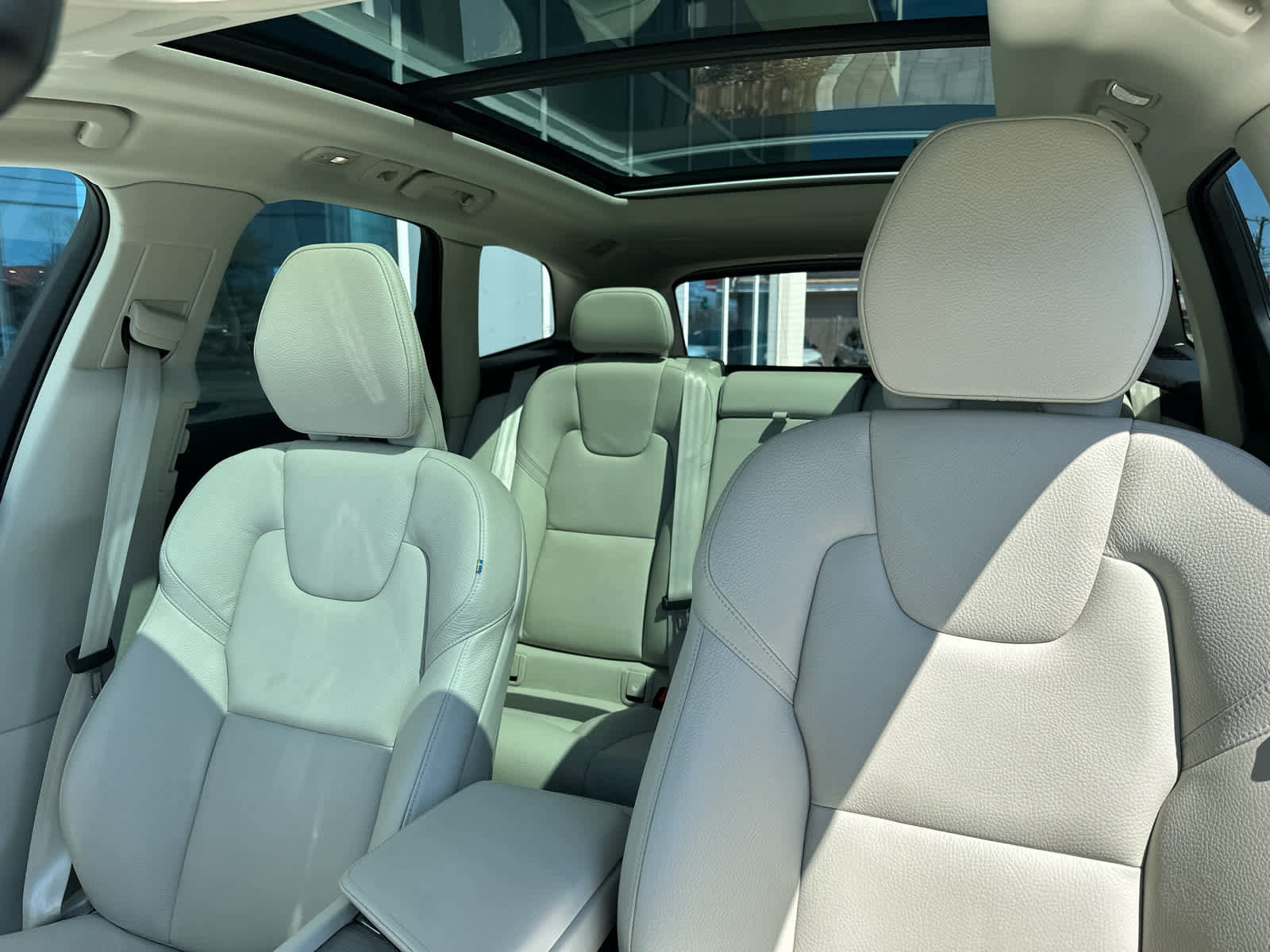 Used 2023 Volvo XC60 B5 Plus w/ Climate Package image 5