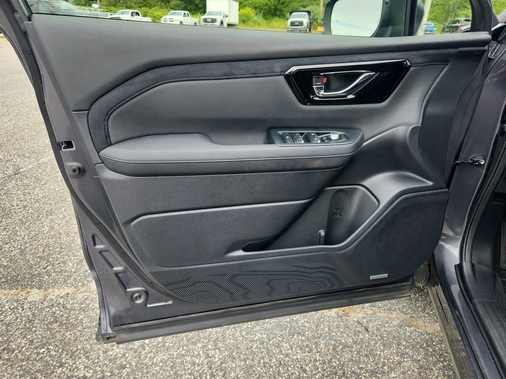 Used 2025 Subaru Forester Limited image 11