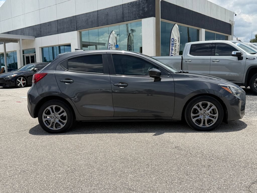 Used 2020 Toyota Yaris LE FWD image 3