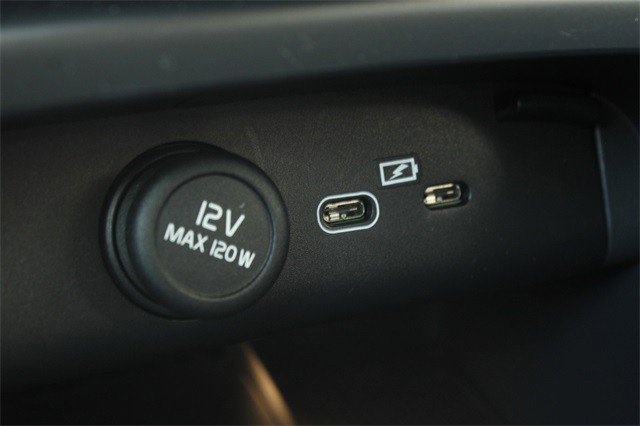 Used 2021 Volvo XC40 P8 Recharge w/ Advanced Package image 21