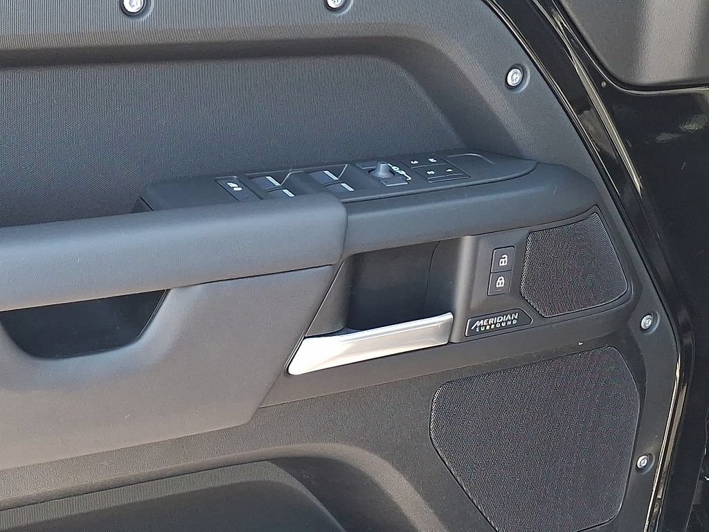 New 2026 Land Rover Defender 110 X-Dynamic SE AWD/4WD image 8