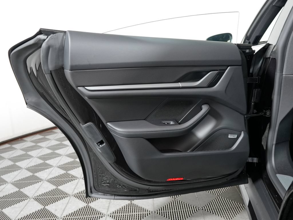 New 2026 Porsche Taycan 4S AWD/4WD image 34