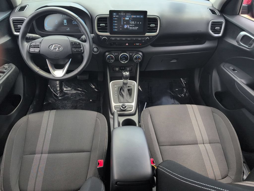 Used 2025 Hyundai Venue SEL FWD image 25