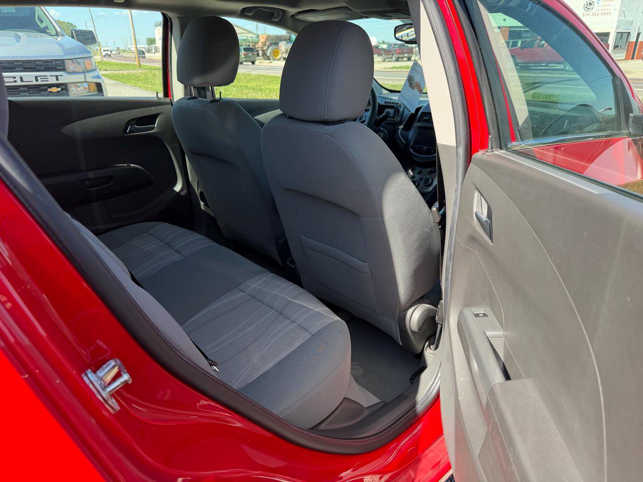 Used 2014 Chevrolet Sonic LT w/ Fun and Sun Package FWD image 9